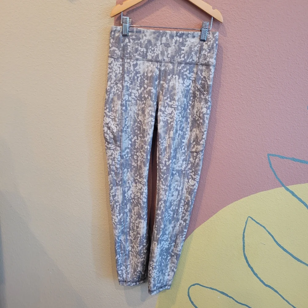 Lululemon Invigorate High Rise Tight 25" 4 - Picture 3 of 9